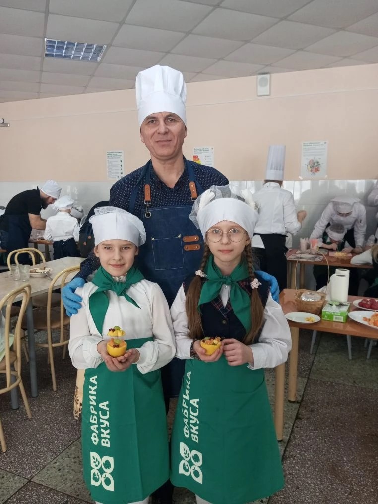 Папа и дети на карвинге.jpg